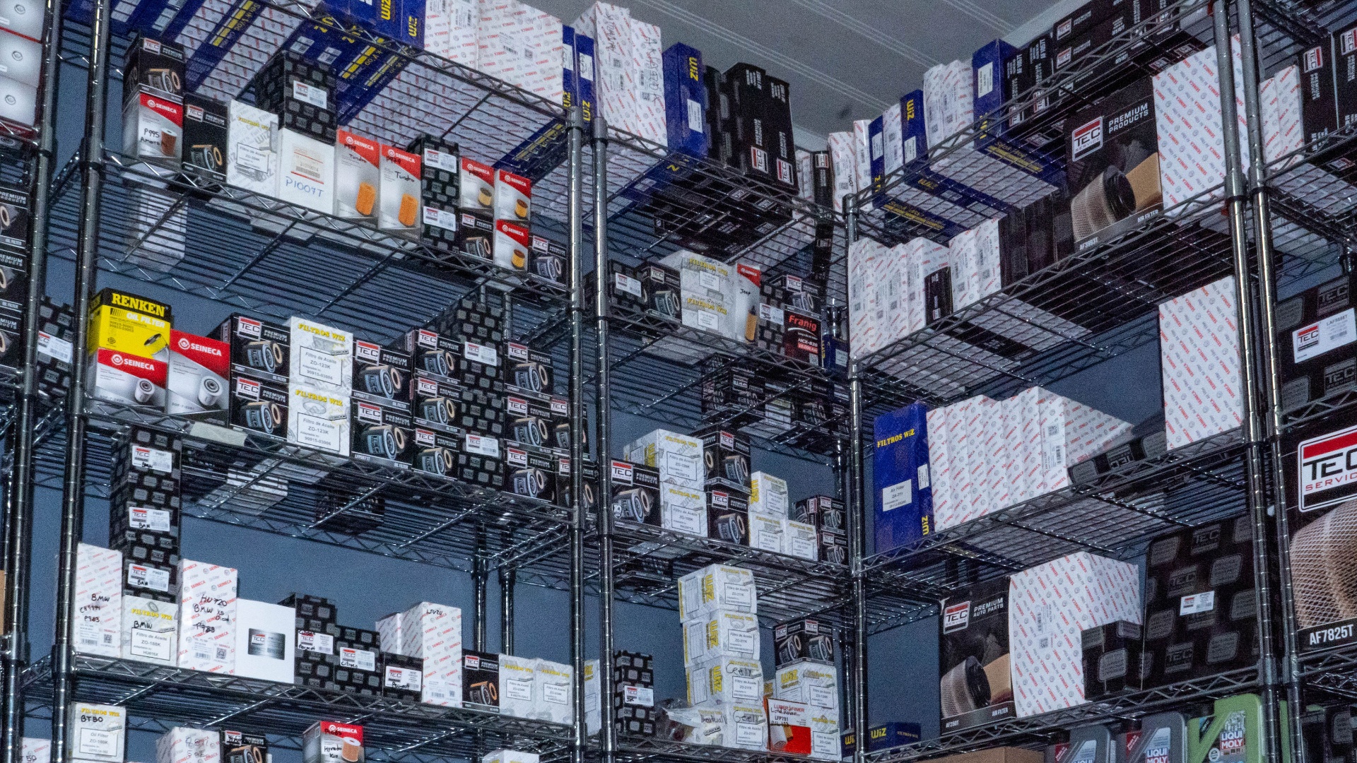 Filtros, coolant y repuestos disponibles en Lubricentro El Carmen